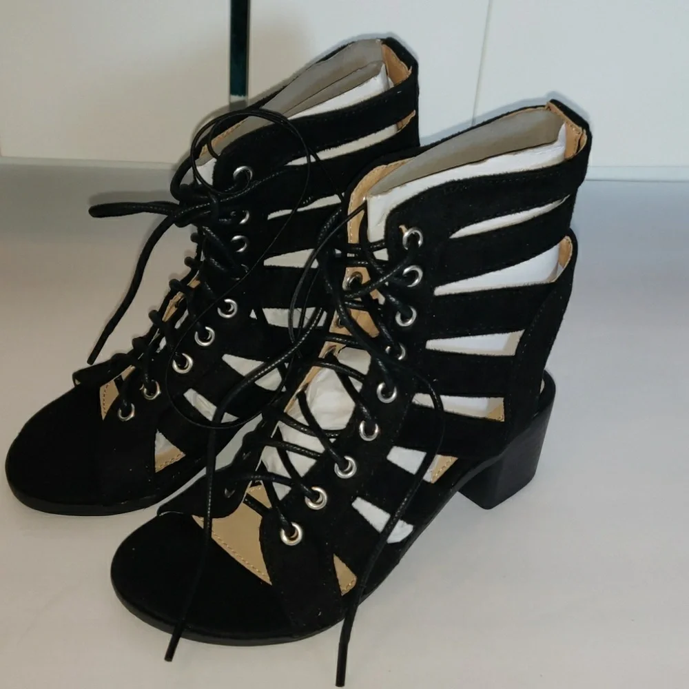 Nicole Miller girl dress shoes